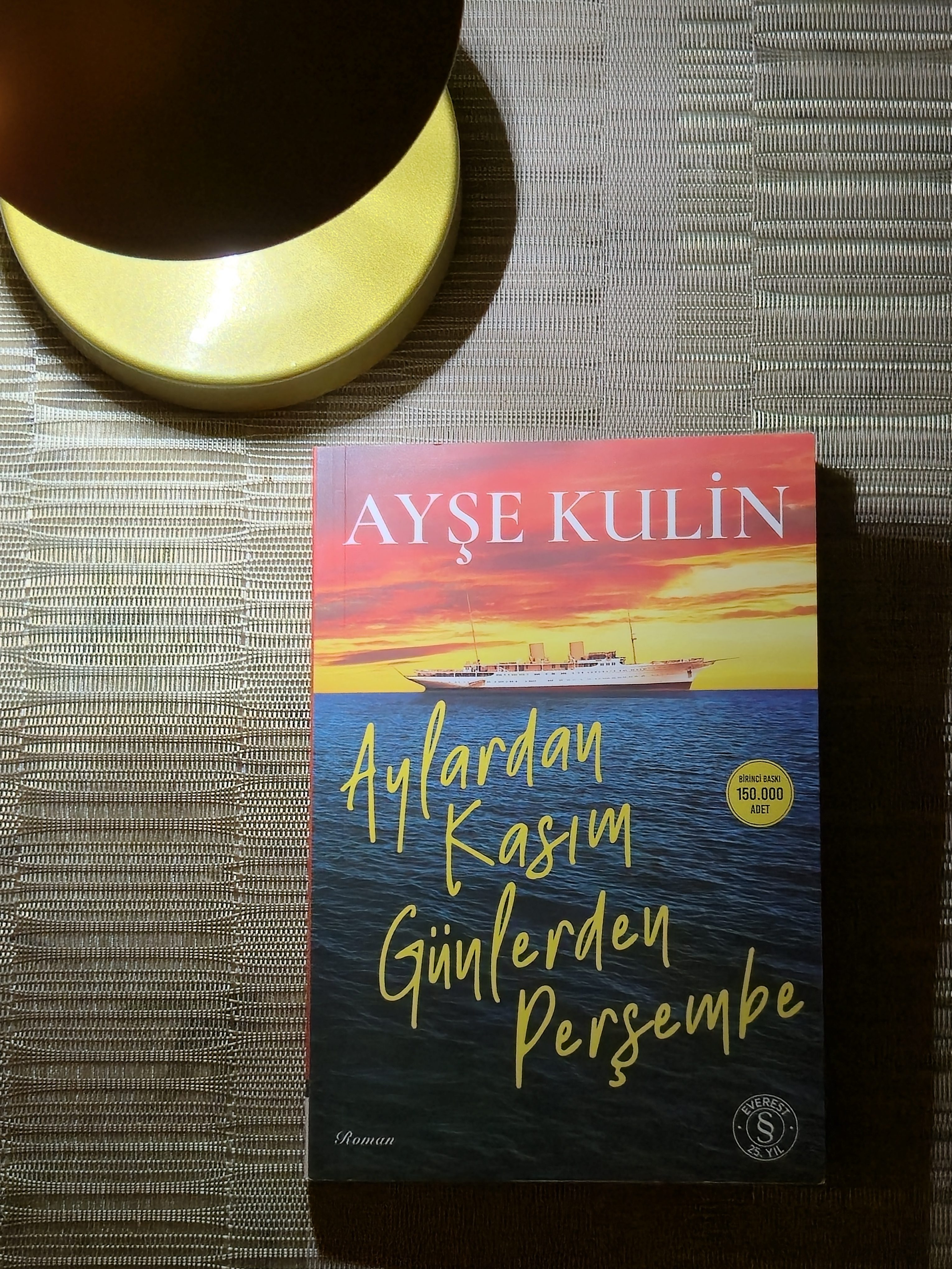 Aylardan Kasım Günlerden Perşembe – Ayşe Kulin